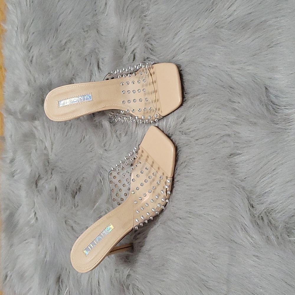PYRAMID STUD HEEL, SIZE 7.5 NWT